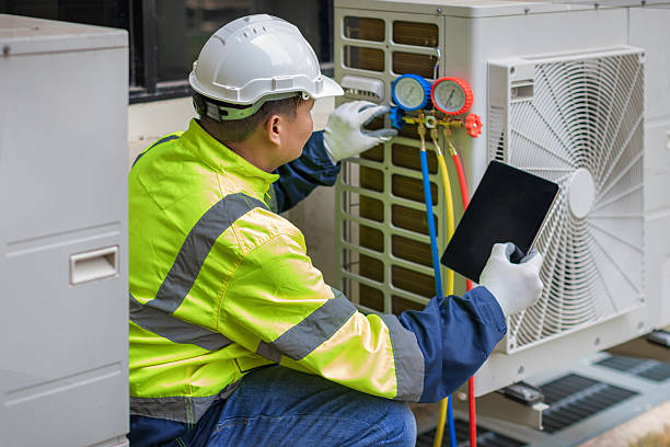 Professional Hvac technician working in Arlington Heights, WA